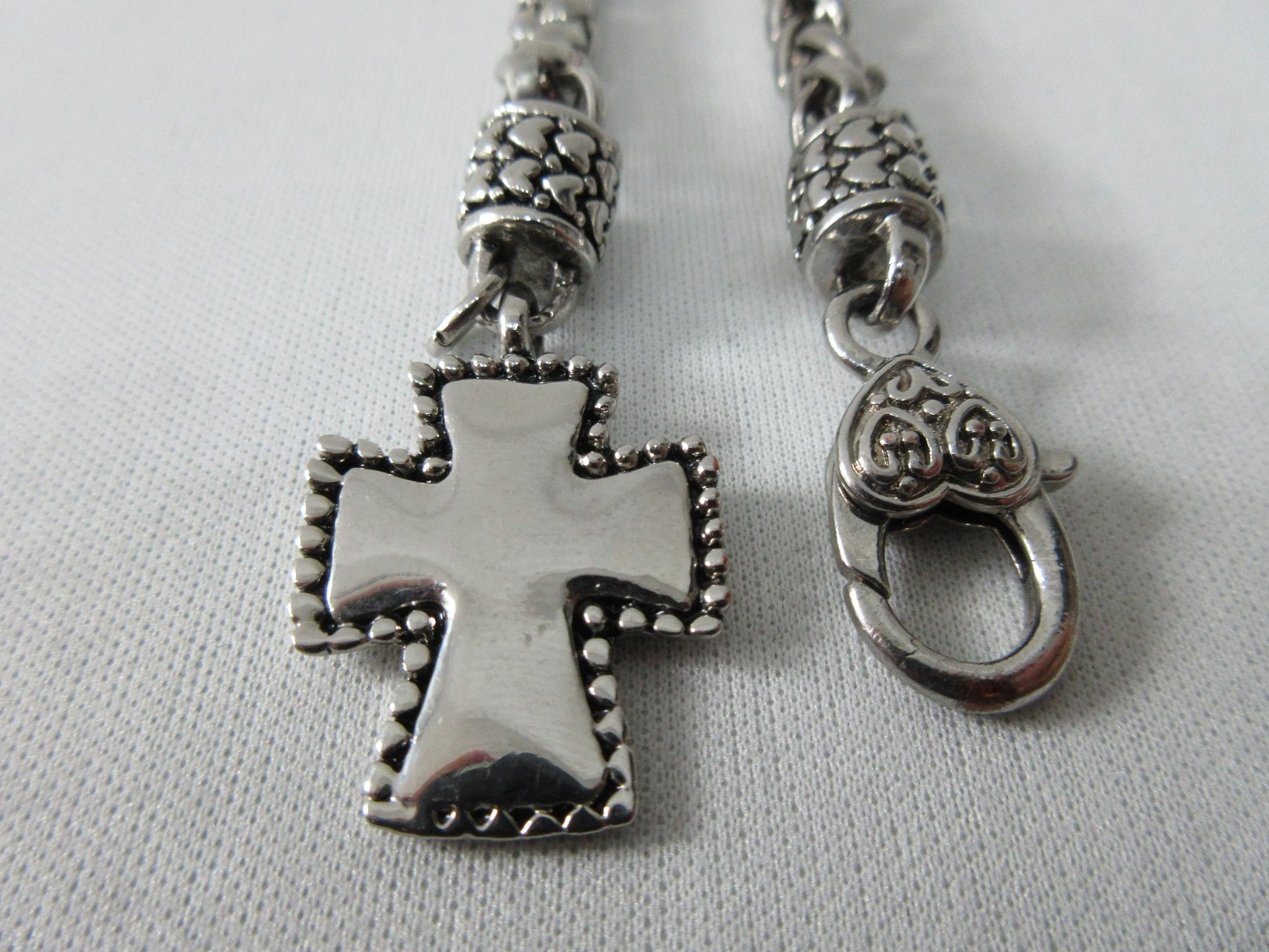 20A60 -Shiny Metal Cross Chain