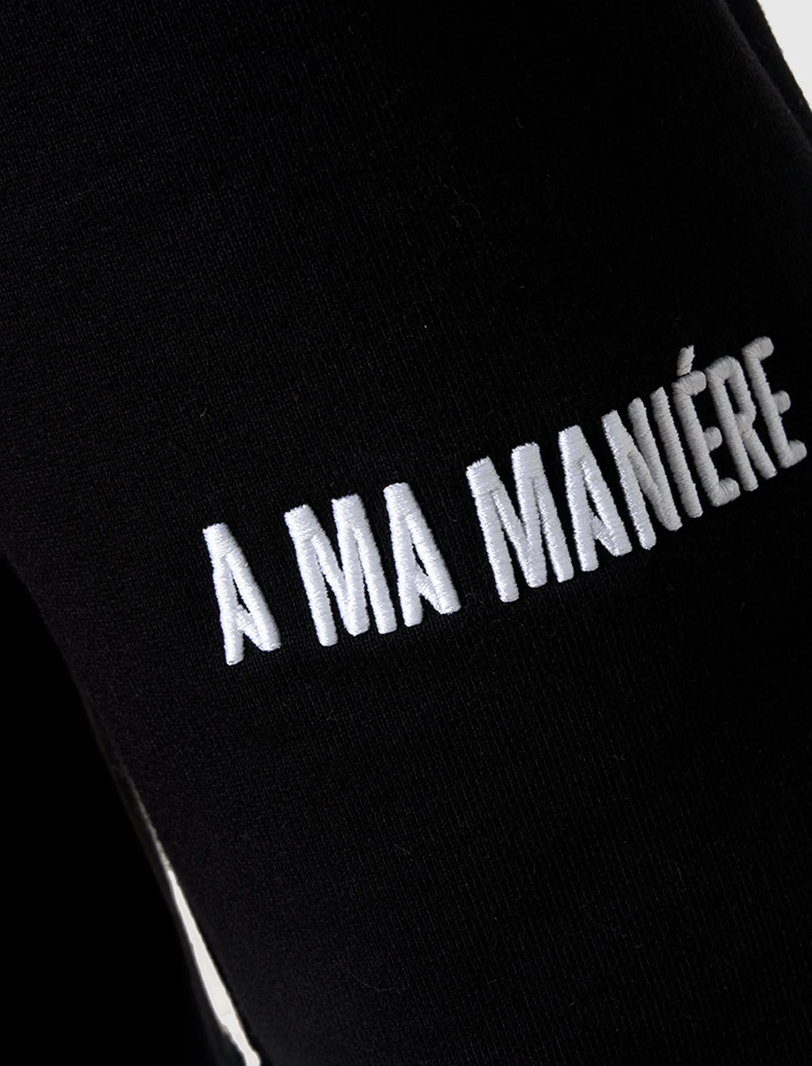 A MA MANIÉRE KIDS BAR LOGO SWEATSHORT