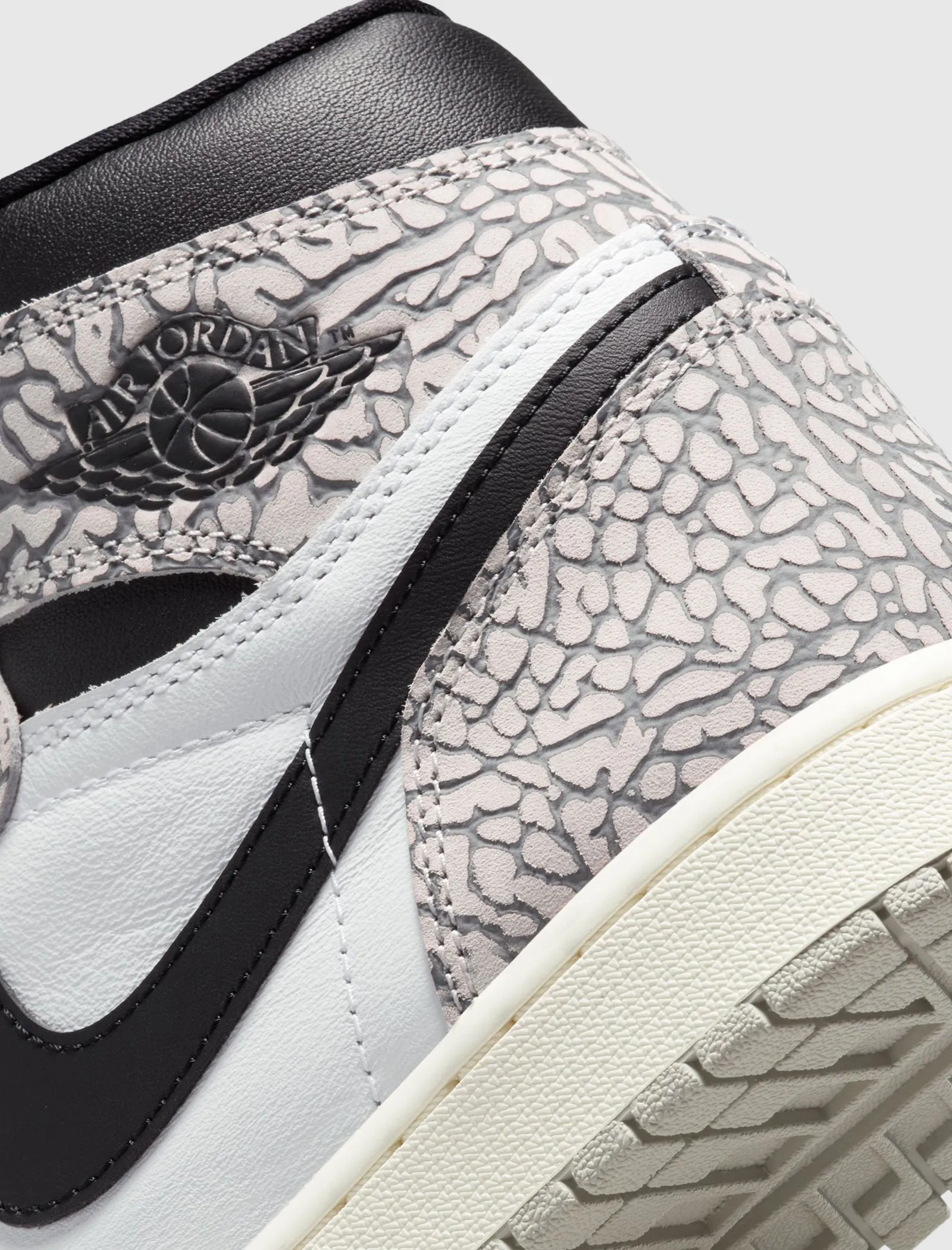 AIR JORDAN 1 RETRO HIGH OG "WHITE CEMENT"