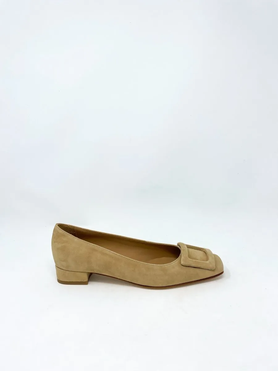 Buckle Shoe in Camel Suede