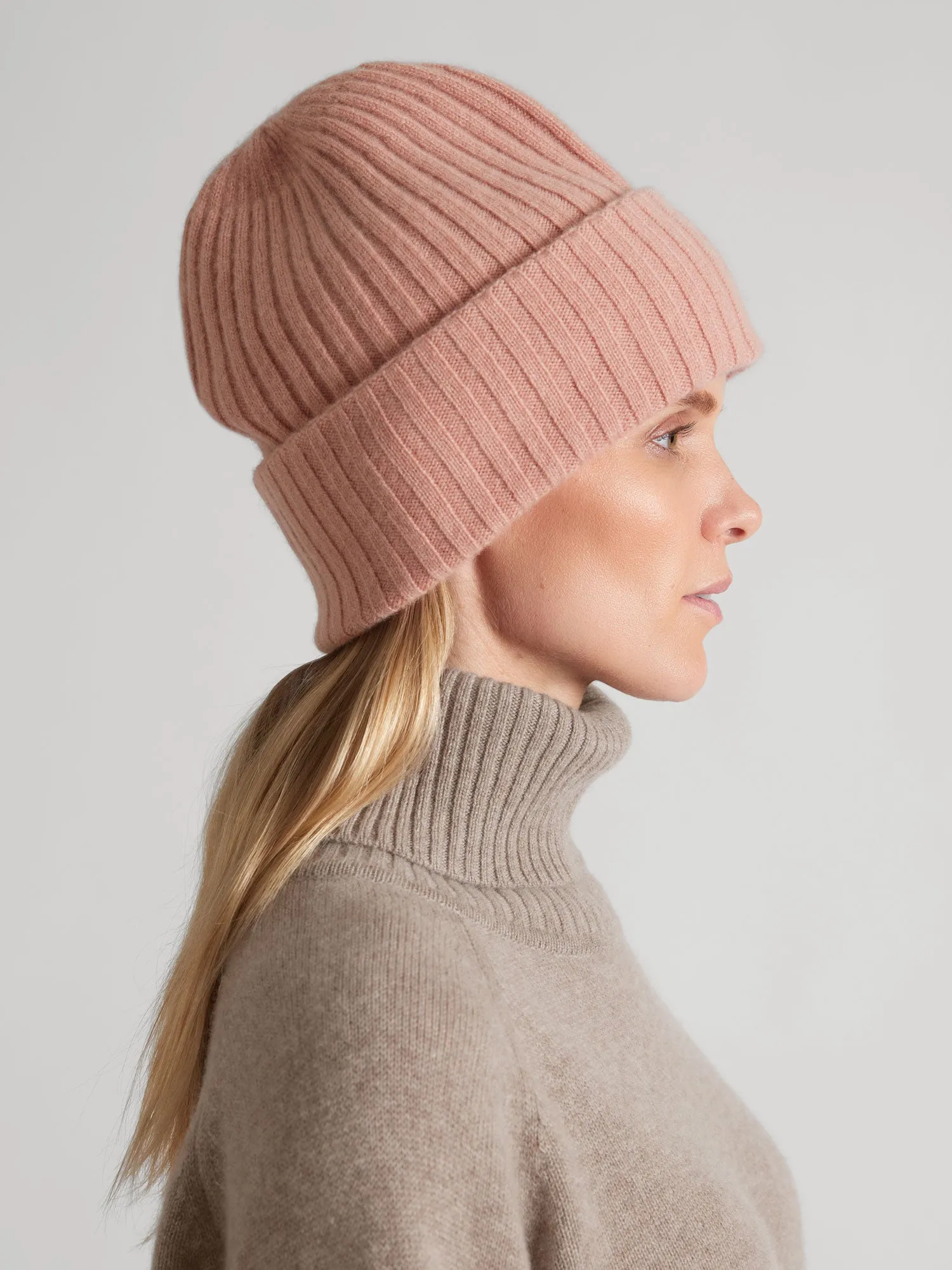 Cashmere beanie "Oda" - peachy pink