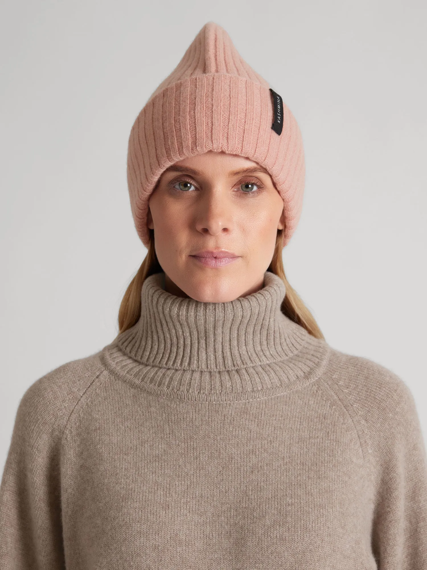 Cashmere beanie "Oda" - peachy pink