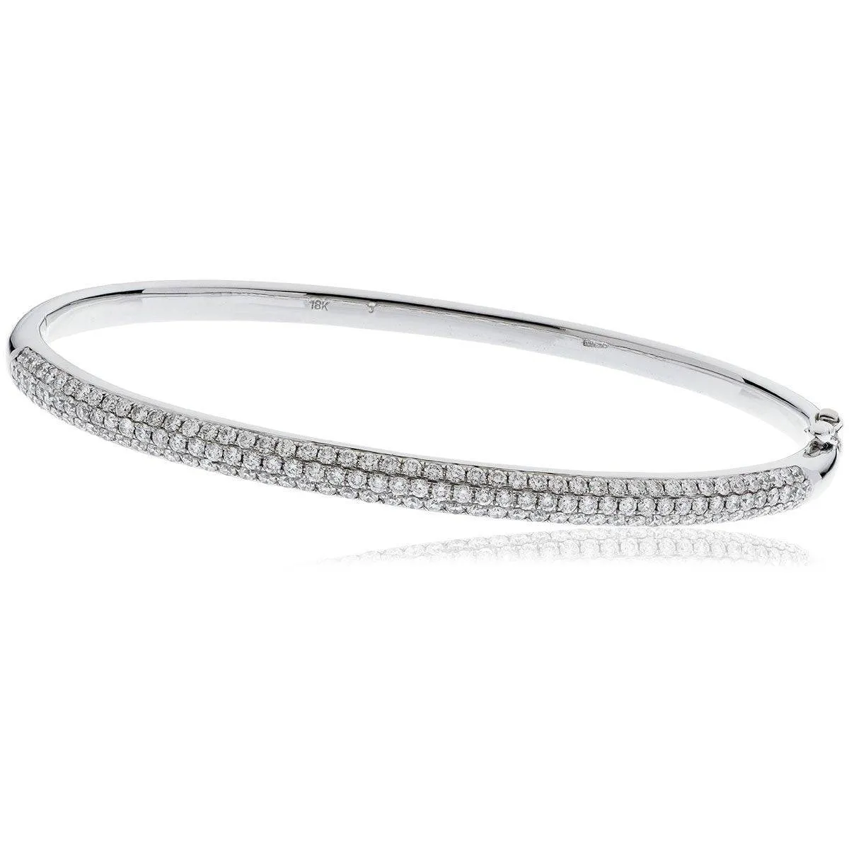 DIAMOND PAVE SETTING BANGLE IN 18K WHITE GOLD