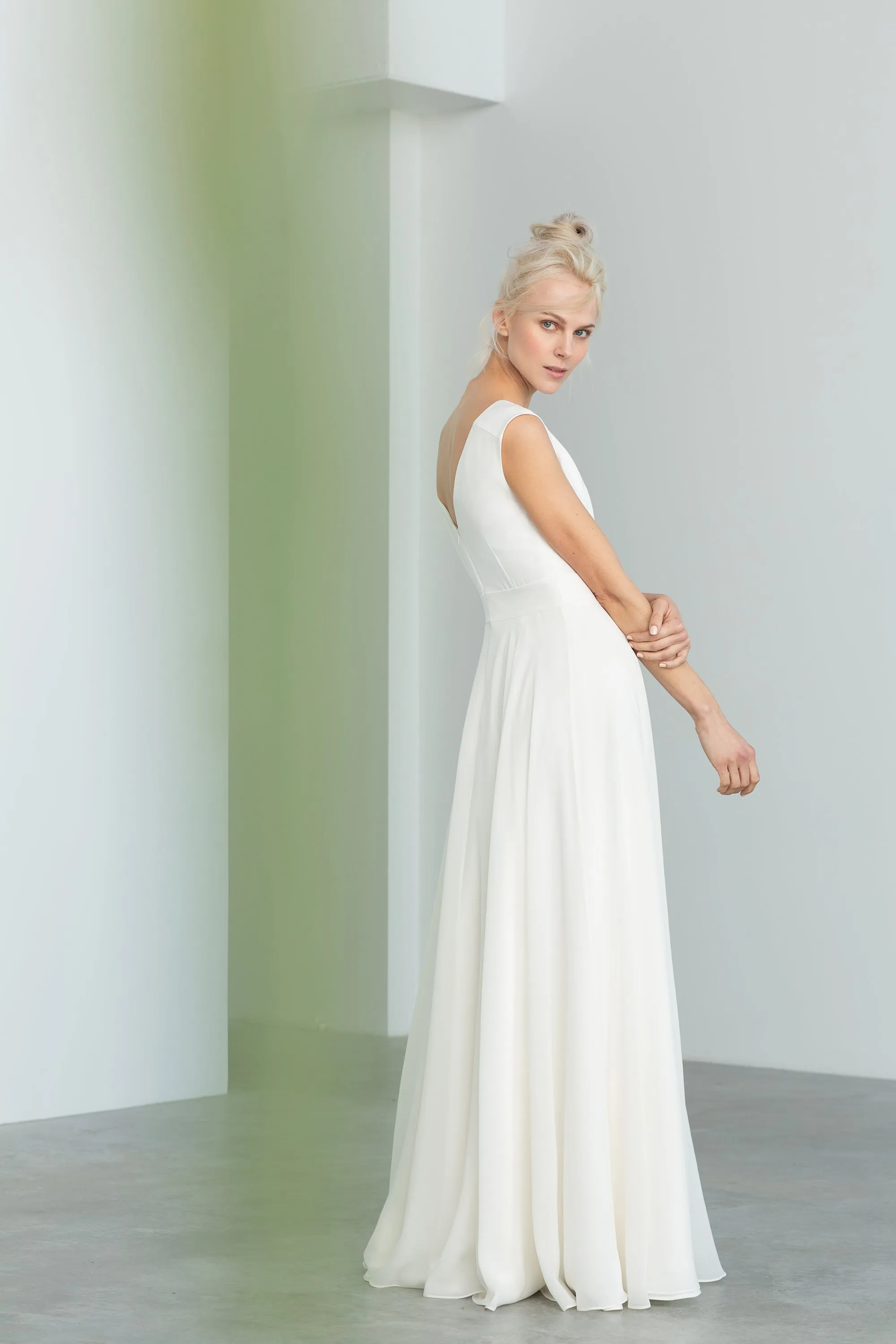 WAHLENBERGIA IVORY SILK CHIFFON WEDDING GOWN